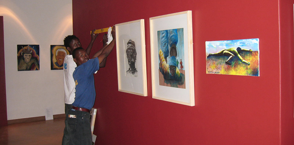 Foto: Aufbau der Aussstellung "Growing Creativity" im MuseumAfrica, Johannesburg